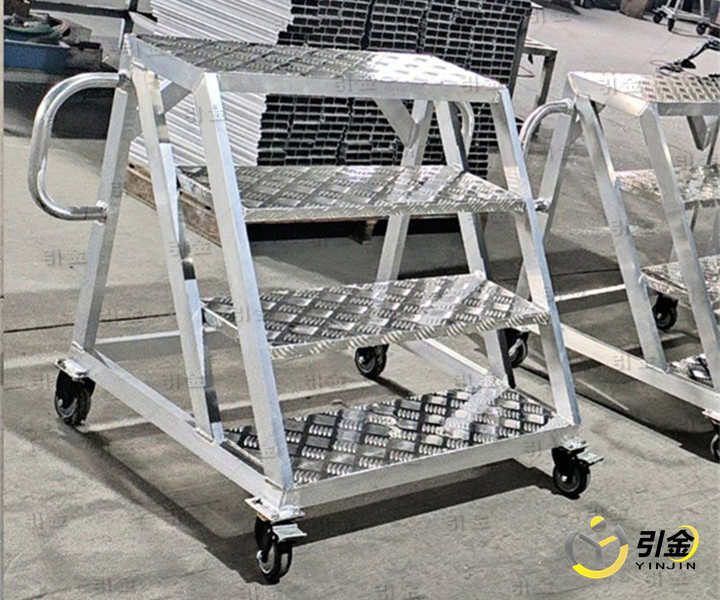 祝贺：客户定制的铝合金移动四步脚踏台阶梯凳制作完成